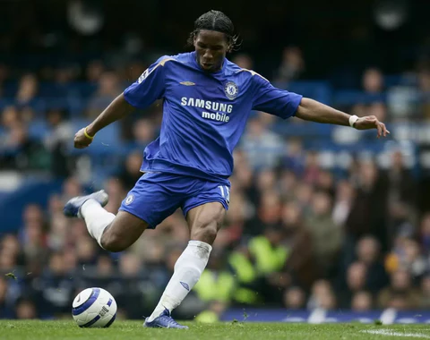 5. Chelsea Home Kit 2005/06