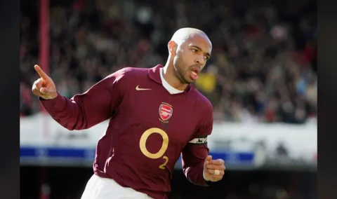 1. The Legendary Arsenal Home Kit – 2005-06