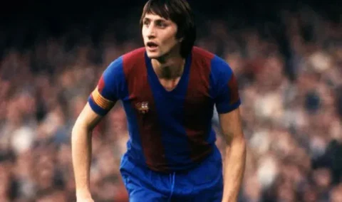 1. Cruyff Blaugrana Barcelona Kit – 1973
