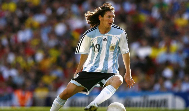 10. Argentina 2005 Debut Jersey