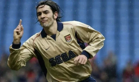 3. Arsenal Away Kit – 2001-02: The Golden Glory
