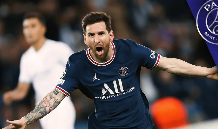 8. Paris Saint-Germain 2021-22 Home Jersey